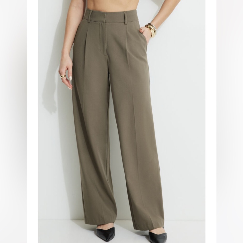 DYNAMITE | Sofia pleated straight pants